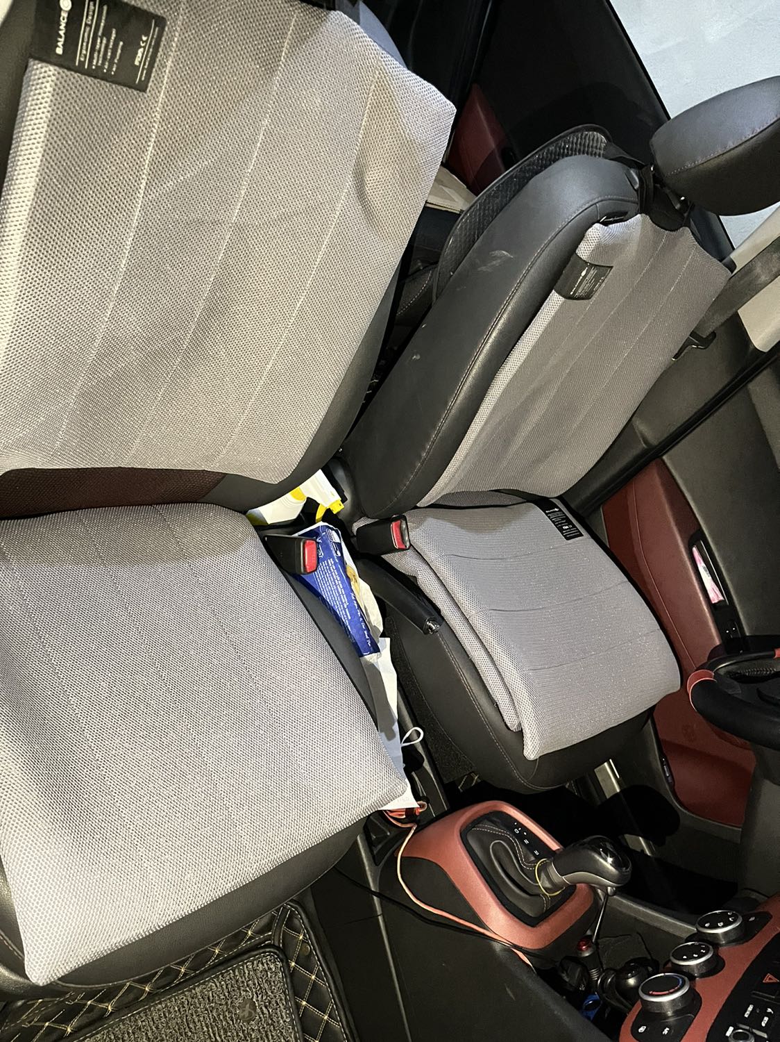 Sản phẩm tốt, xài 2 năm vẫn thấy rất bền, lót ghế oto đi đường xa okay, xe phuộc nhúng khá sốc mình đệm 2 cái để giảm rung chấn tốt