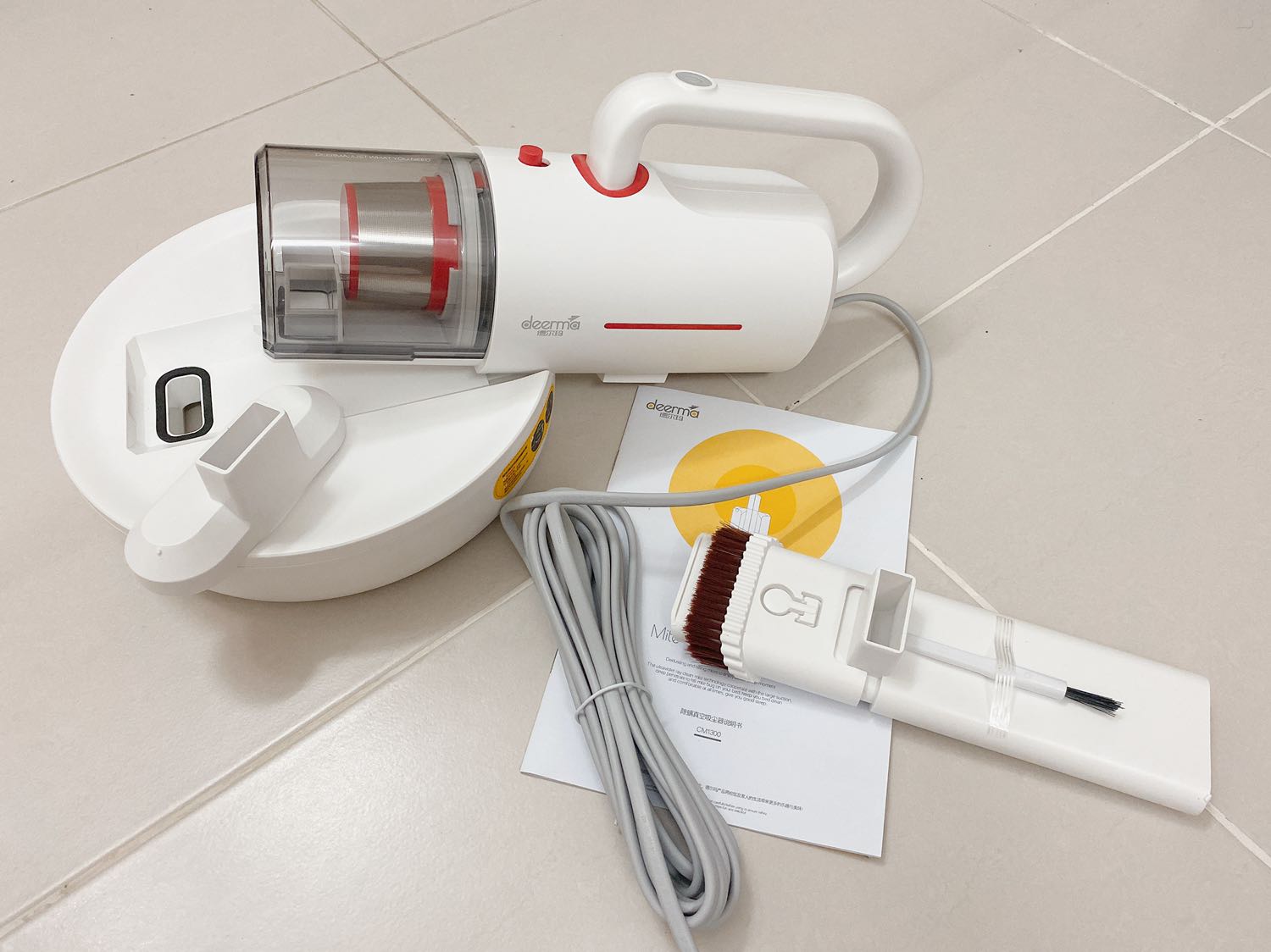 Máy xài rất ok, mình hút bụi cái nệm thường nằm thôi mà ra 1 đống bụi, tính ra nên hút bụi mỗi tuần ít nhất 1 lần cho an tâm hơn.