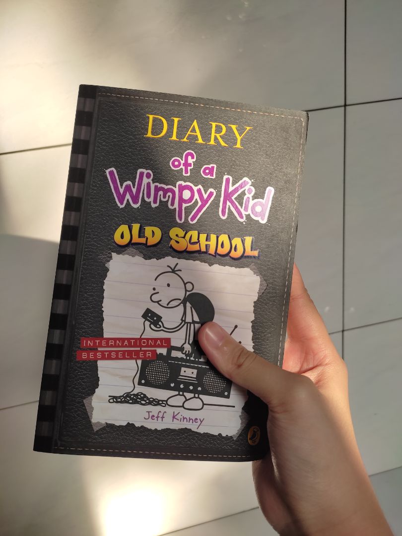 Rất tuyệt vời! Giao hàng siu nhanh. Truyện đọc thú vị và mình thật sự cảm thấy cách sử dụng từ ngữ của truyện rất hay♥️