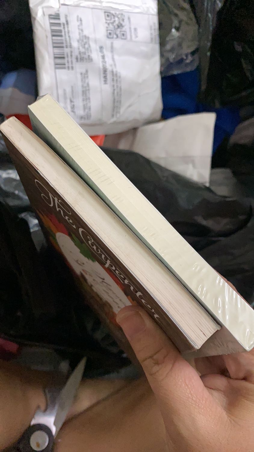 Sách bị bám bụi nói chung là hơi buồn xíu
Nhưng với giá sale 91% thì cũng ok
Thời gian giao hàng nhanh