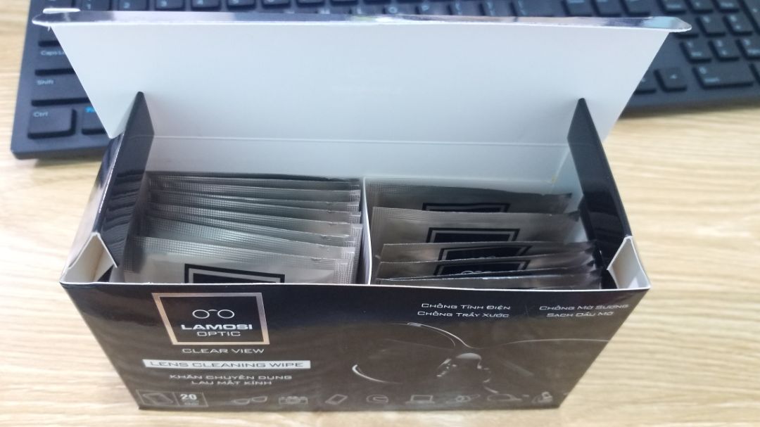 Mỗi gói khăn bé tiện mang theo, lau kính sạch. Mỗi gói khăn bé tiện mang theo, lau kính sạch.