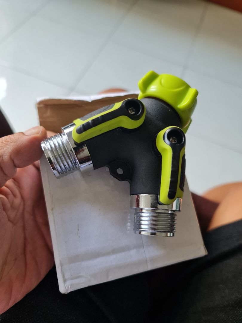 Sản phẩm cứng cáp, nhựa và thép đều có cảm giác cao cấp. Mình gắn thử nhưng đầu nối ko tương thích với vòi sẵn có. Mình chế lại vòi, có gì mình review thêm sau.