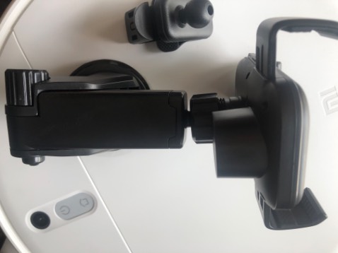 Giá đỡ thiết kế đẹp sử dụng rất ổn (có sạc Qi)