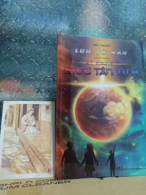 Sách nguyên seal, khổ lớn, bìa lẫn giấy đều đẹp.. Shop có tâm, postcard cảm ơn viết tay, sách đóng gói chu đáo, bọc chống sốc cẩn thận, giao hàng nhanh, vote 5 sao