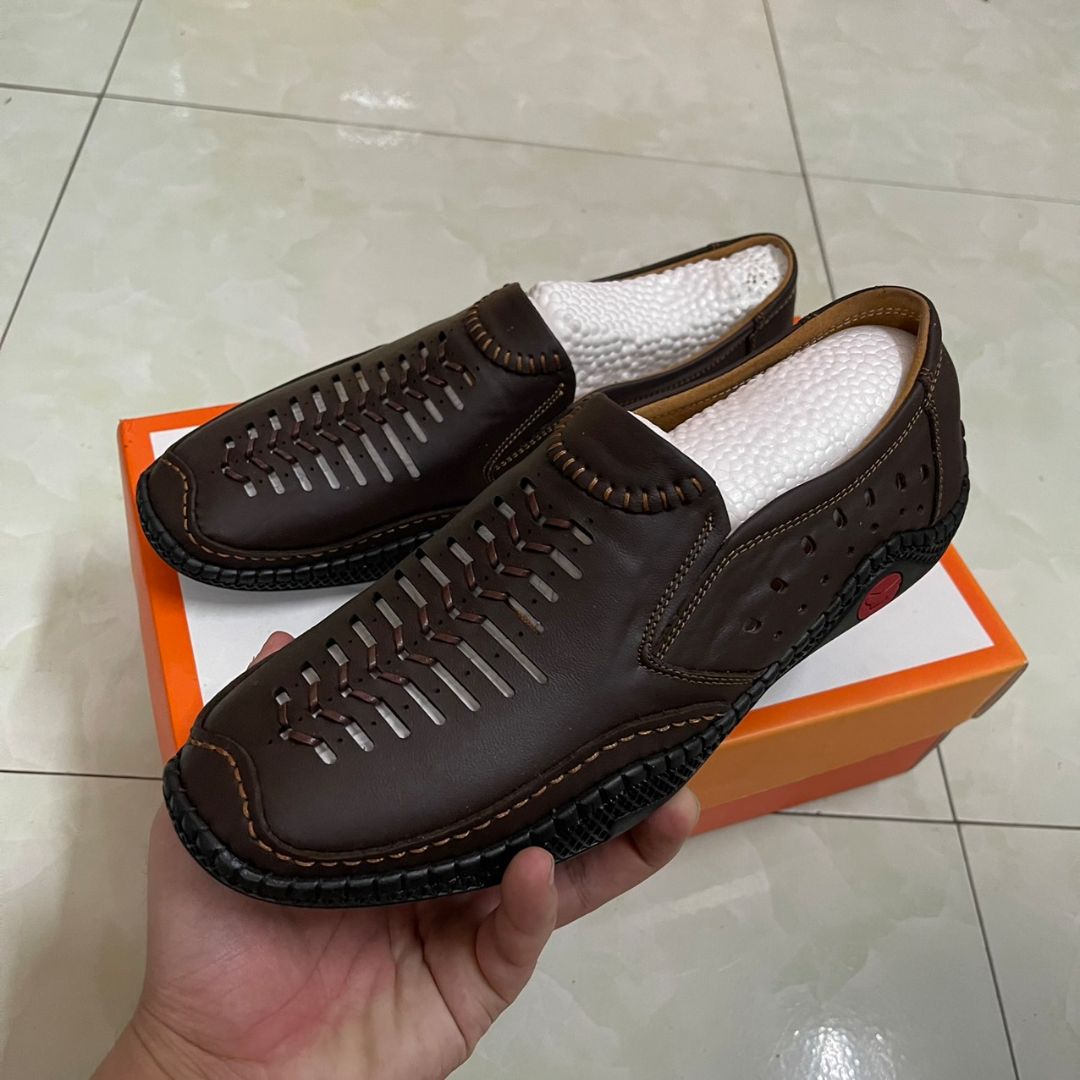 hàng giống như quảng cáo chuẩn da bò tét lửa không thấy bị sun. đầy đủ thẻ bảo hành cảm ơn shop nhé.