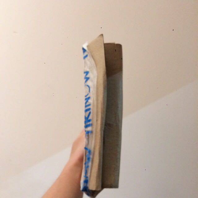 Hàng USB: hình thức bên ngoài đẹp, khôn. Đúng là SanDisk hàng Mỹ. Nhưng giao đến nơi thì hộp tung toé, lúc nhận hàng thấy hộp như thế...lo mà không phải lo, mà là lo *** chưởng :D