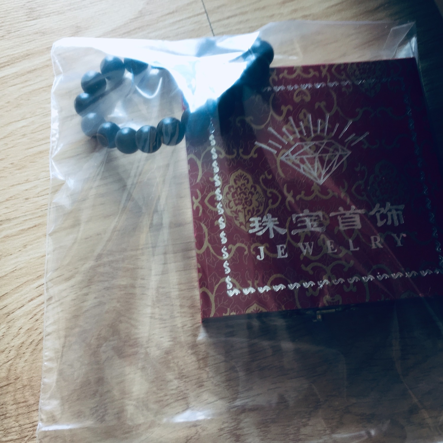 Hàng rất đẹp
giống y trong hình
đóng gói rất kĩ, Hộp Tiki khi giao tới vẫn còn nguyên gióc cạnh, ko móp miếng nào
Phần Quang trọng là Gỗ Mun Sừng Thiệt, đúng là đen mun
cầm cái vòng nặng ***
hạt hồ lô rất duyên
không sơn PU nên nhìn khá là chất


Thanks Tiki