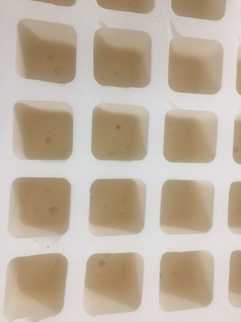 Nệm bị lỗi rất nhiều. Yêu cầu đổi lại nệm khác. Cám ơn Tiki