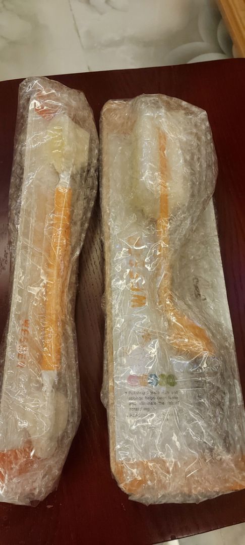 thời gian đóng và giao hàng nhanh. sp sử dụng rất thích, sạch hơn loại silicone. Loại này m có mua 1 lần rồi nhưng shop khác (nc rửa bình thay đổi mẫu thấy k yên tâm nên k mua hàng bên đó nữa). m sd 6 tháng mới hư. Xài cây này rất đáng tiền luôn!