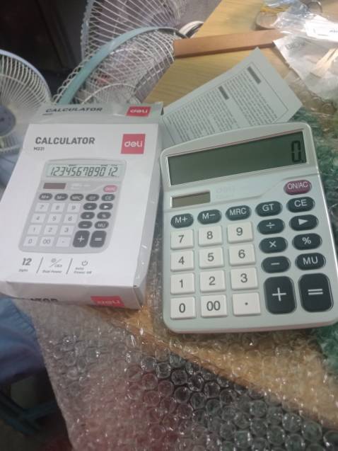 Máy tính dùng tốt. Máy sử dụng pin AAA và năng lượng mặt trời. Nhà bán đóng gới kỹ, Tiki giao hàng nhanh