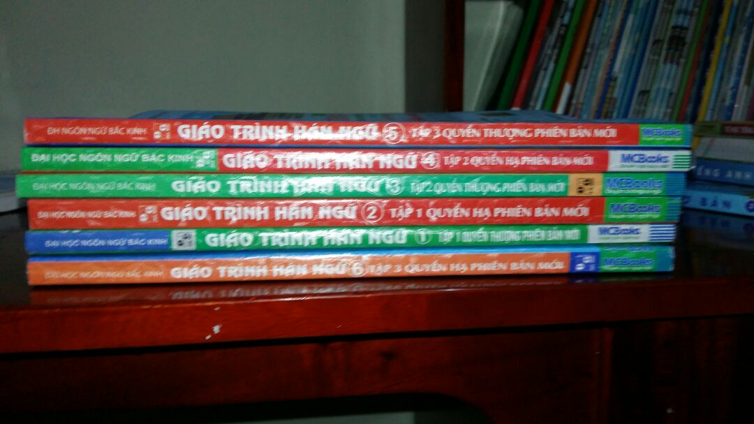 Sách đẹp. Giao nhanh. Đủ số lượng. ? lúc đầu xem mấy bạn trước đánh giá là một số quyển giấy chất lượng kém, có quyển không phải là nhà xb đại học quốc gia cứ hơi sợ sợ. Mà nhận về là yêu lun á chời ??. Mua thêm vài caia bọc sách bọc vào nữa là xinh lung linh. Thanks Vadata nhìu ạ ???