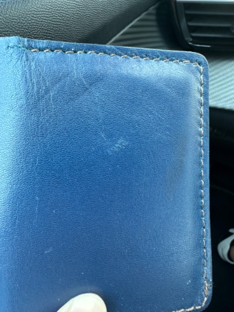 Da napa gì mà dùng dc hơn tháng đã lỗi tùm lum. Mình để trong túi xách cầm tay đó. Quá thật vọng