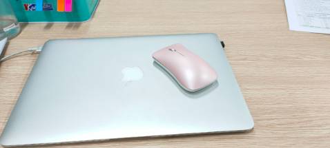 Dễ thương vượt mức mong đơi, chuột mỏng, gọn vừa tay, click nhẹ nhàng không tiếng động. Hy vọng xài bền