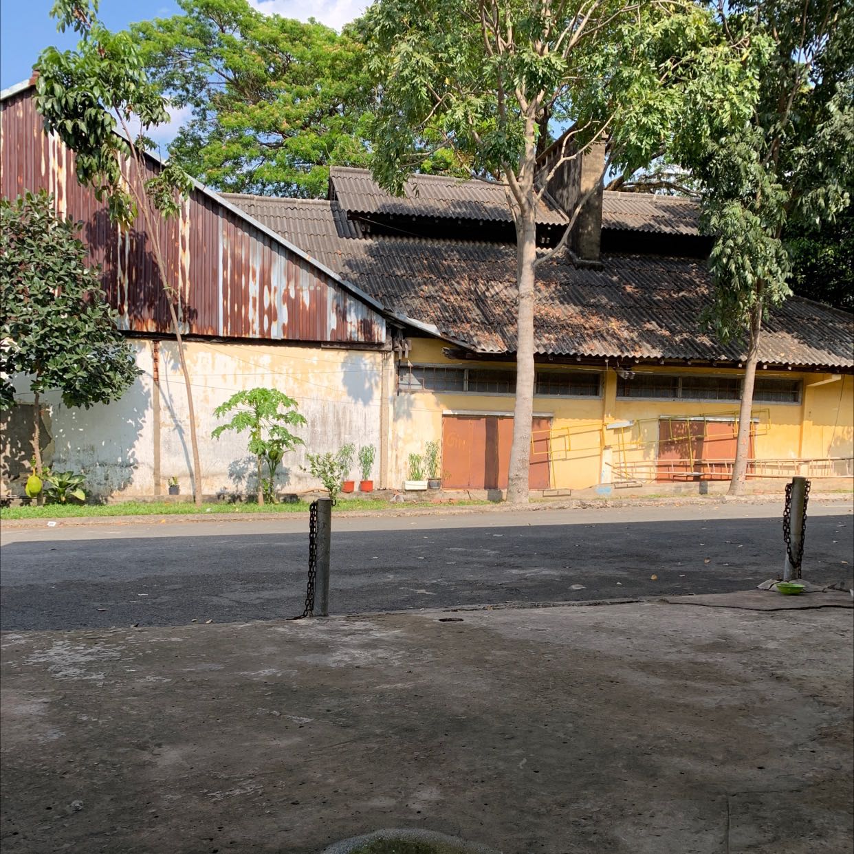 Fullbox không có gì phải nói nhưng vận chuyển thì quá chậm chạp giao hàng vào giờ linh không