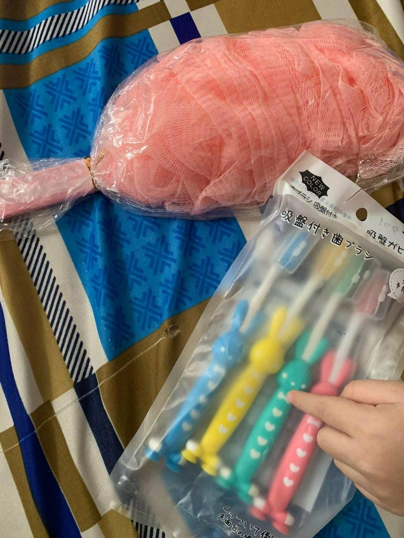 Bé rất thích, lúc nào cũng đòi đánh răng. Bàn chải mềm.