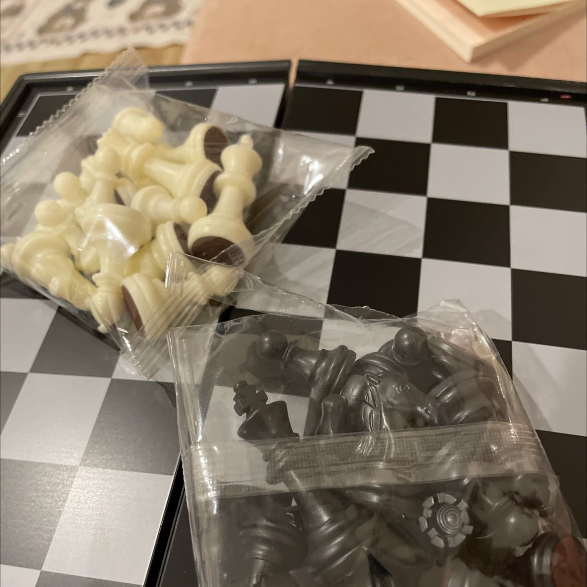 *** đảo, để hình vàng bạc nhưng giao hàng nhựa trắng đen. Xấu cực