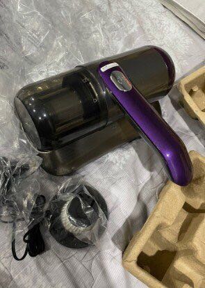 Máy sử dụng thử trên giường nằm thấy hút được nhiều bụi và bụi vải. Máy hút mạnh. Tiếng kêu hơi to nhưng so với dòng khác ngang giá thì vẫn ổn hơn