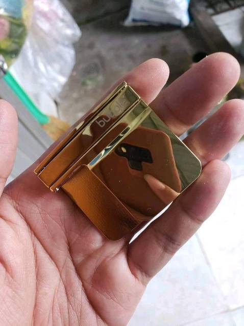 Thiết kế đẹp chất liệu bằng kim loại nói chung ổn hợp ý mình, phù hợp giá tiền, tặng shop 5 sao