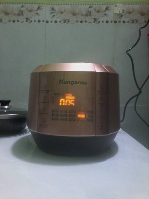 shop giao sản phẩm bị lỗi, bảng điều kiển cảm ứng bị lệch với bảng điều khiển hình vẽ bên ngoài nồi, hixhix thất vọng quá.! shop hỗ trợ giúp mình đổi lại nồi khác nhé!