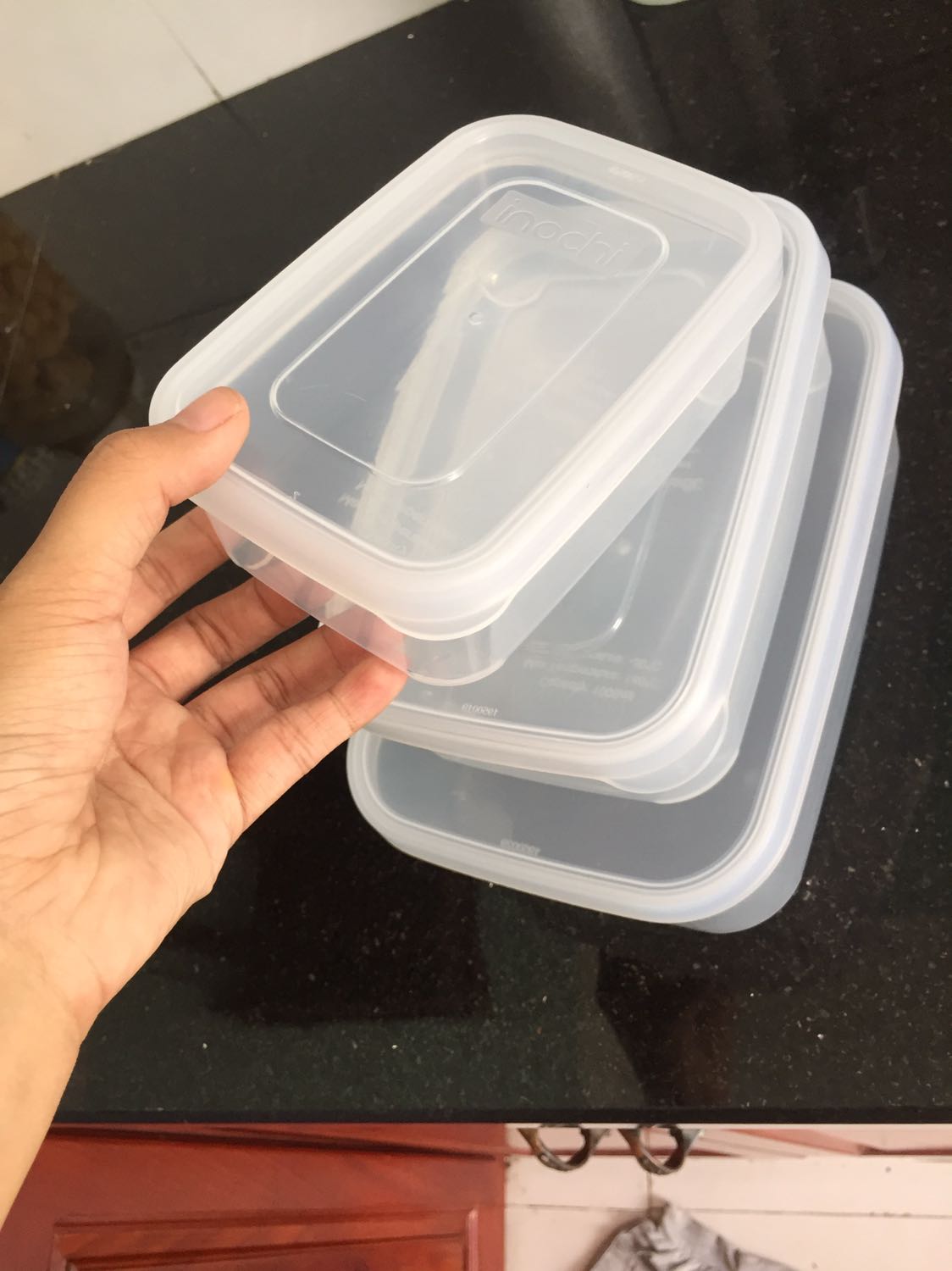 nhựa đẹp, góc cạnh mịn màng, hộp khá kín, mình đổ nước lắc qua lắc lại cũng ko sao, nếu để đứng thì có rỉ chút nước nhưng nói chung như vậy là ổn rồi