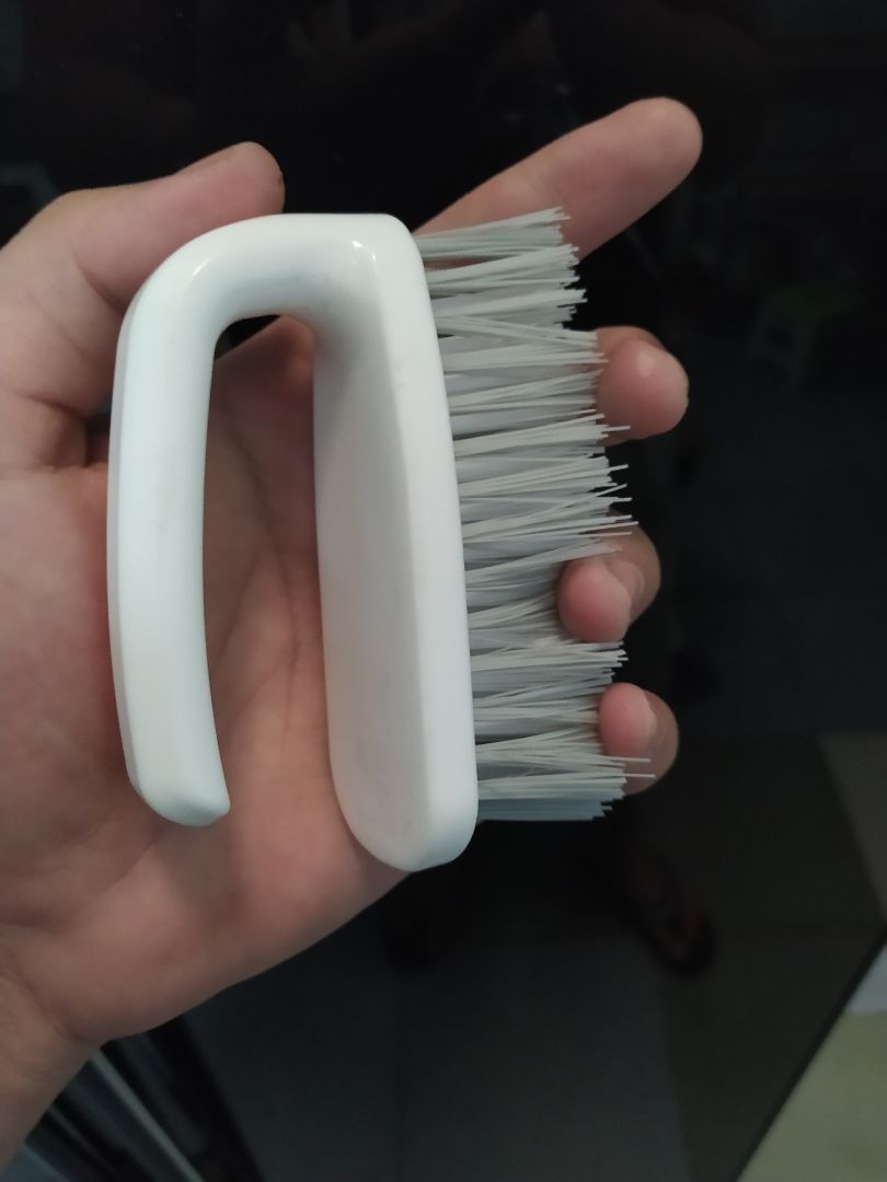 Tiki giao hàng nhanh. Shop bọc sản phẩm rất nhiều lớp nilong bong bóng nên sản phẩm không hề bị hư. Bộ thau rổ nhựa rất to và dày, cầm rất sướng tay, tuy nhiên giao sai màu đã chọn. cái bàn chải hơi nhỏ, tưởng to hơn.