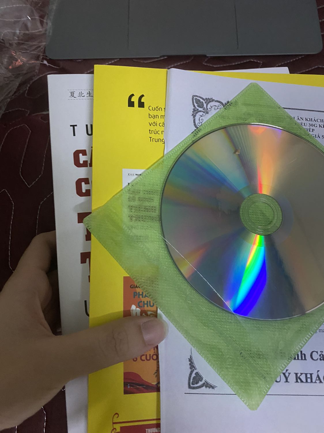 Giao nhanh, cần shop gửi file nghe, em không có ổ địa dvd