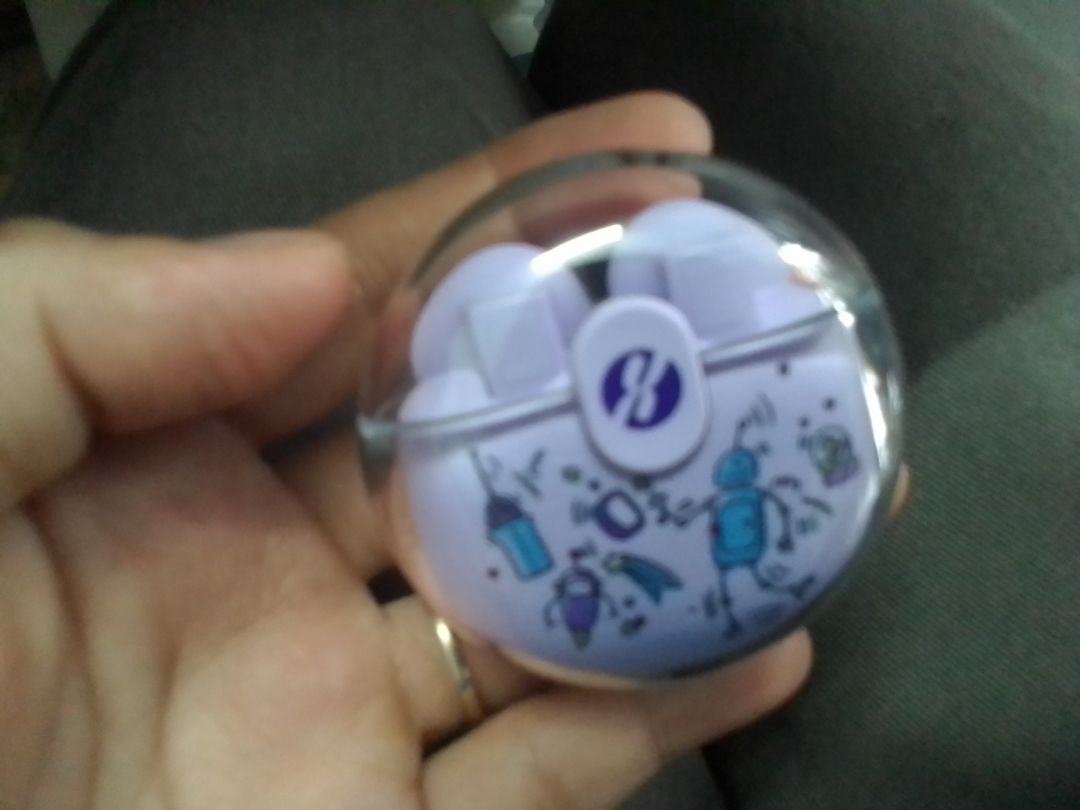 tai nghe dành cho bạn nào cute, nhỏ nhẹ đeo êm, phần âm thanh  khá ổn áp, NC sản phẩm nên mua nhé, tiki giáo hàng thần tốc