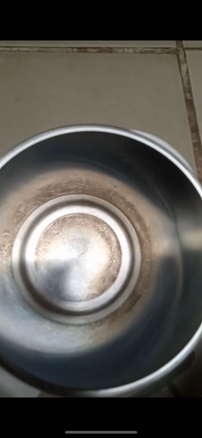 Đây là máy thứ 2 đặt hàng, lần này đặt cho người nhà mà chất lượng quá kém, nấu có 2 lần mà bị xỉn màu nồi như hàng cũ, yêu cầu tiki  đổi hàng hàng khác. Quá thất vọng với chất lượng như thế này.