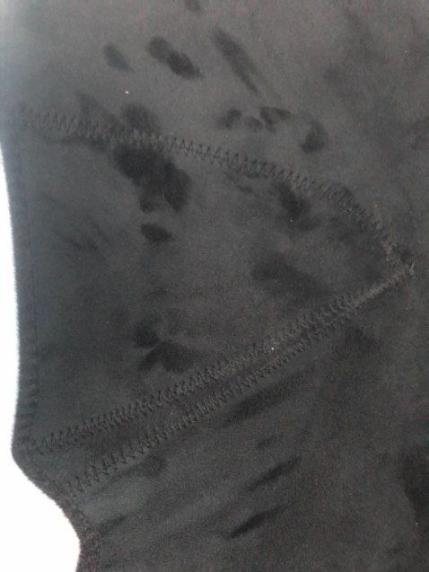 Không biết là chấp vá hay là ý định của sản phẩm mà tôi thấy không liền, mn mua nên cân nhắc