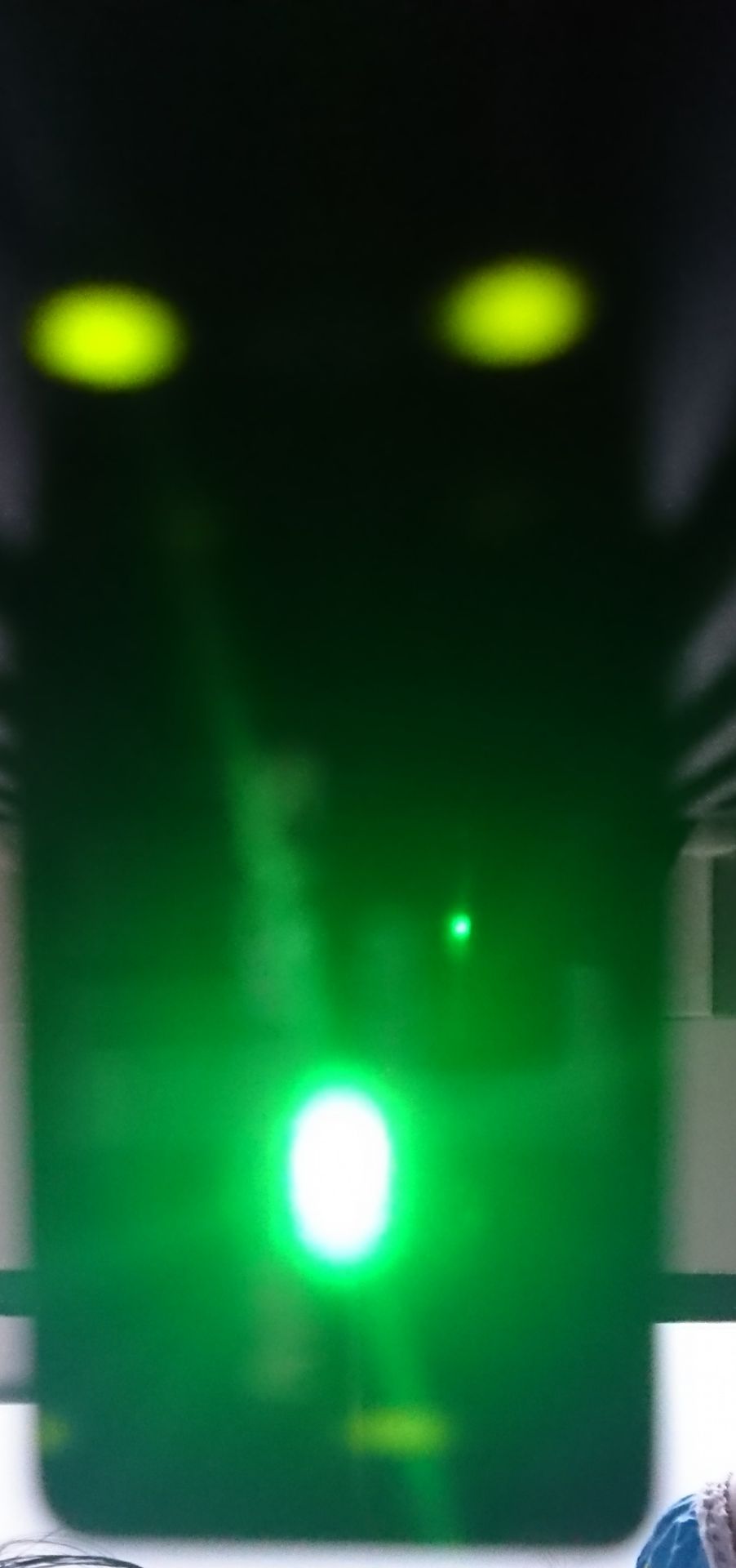 Sản phẩm sáng đèn xanh khi sử dụng đôi lúc bị lỗi nhưng chấp nhận được cho máy tính để bàn ,giá 135k