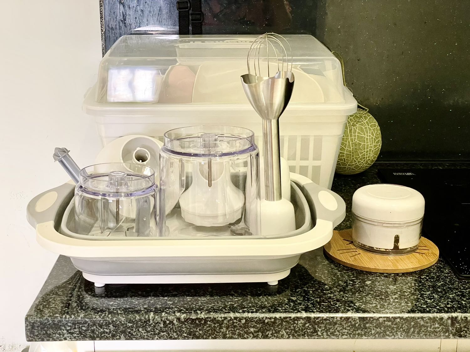 Giao hàng nhanh chóng, chưa dùng thử nên chưa đánh giá được chất lượng. Có giấy bảo hành toàn cầu 2 năm. Nhỏ gọn, phù hợp với gia đình có con nhỏ đang tuổi ăn dặm như mình, canh được sale nên giá tốt hơn shop bên ngoài ??