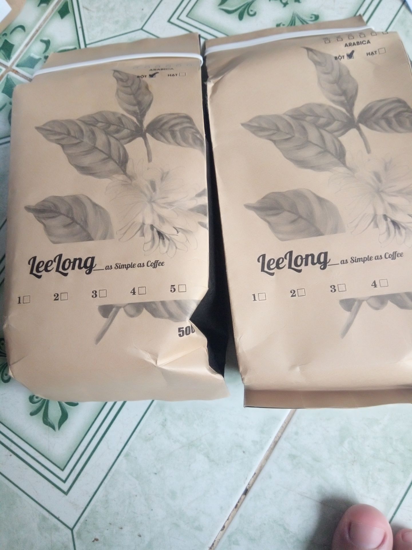 - Vì ảnh hưởng covid nên đơn hàng ~ 1 tuần mới nhận được.
- Cà phê rất chất lượng: khá thơm mùi cà phê, ngon cực kỳ, rất hợp gu của mình, sẽ mua lại lần sau.