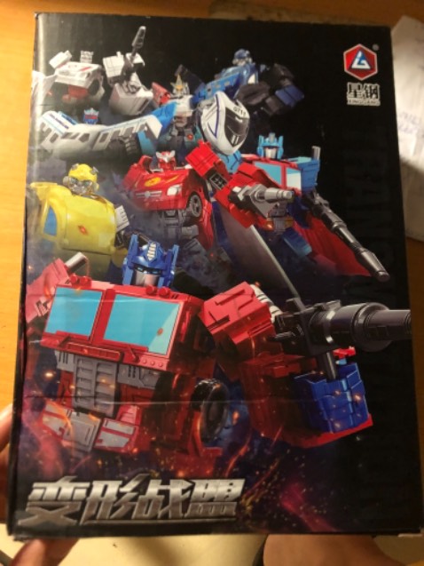 Sản phẩm đẹp. Giao hàng nhanh. Mỗi tội k có hướng dẫn nên ng k biết như m sẽ hơi khó. Còn con thì nhanh trí tự mò lắp đc hết. Tặng Con m thích lắm.