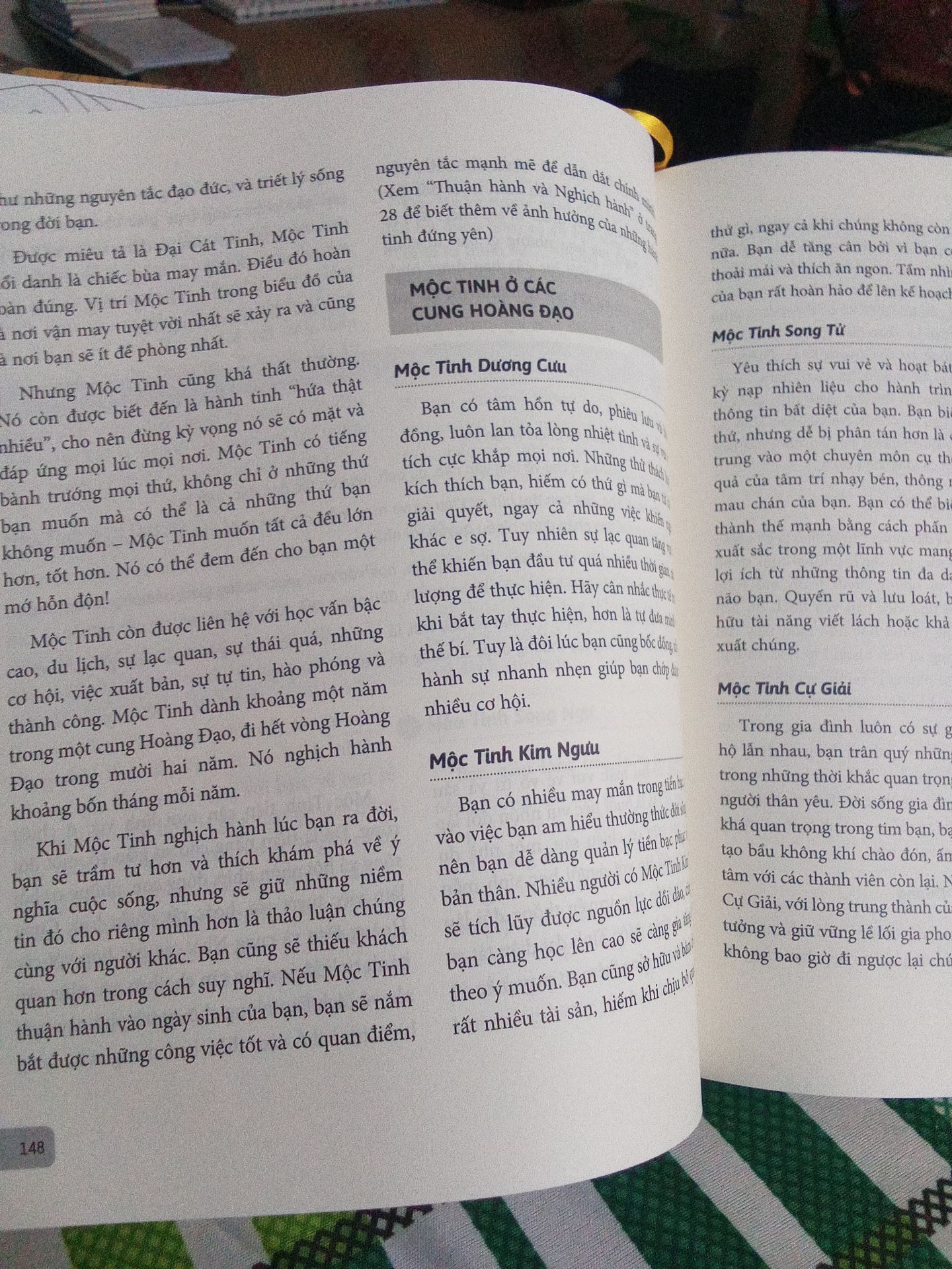 Cuốn sách Chiêm Tinh Học Cơ Bản đã tổng hợp tất cả những gì cơ bản , căn bản để hiểu về bộ môn chiêm tinh học , luận giải lá số , hiểu về bản thân hơn . bìa sách cứng khá đẹp , mỗi cái hơi nặng , shop giao hàng rất nhanh , rất đáng đồng tiền , đánh giá 5 sao .
