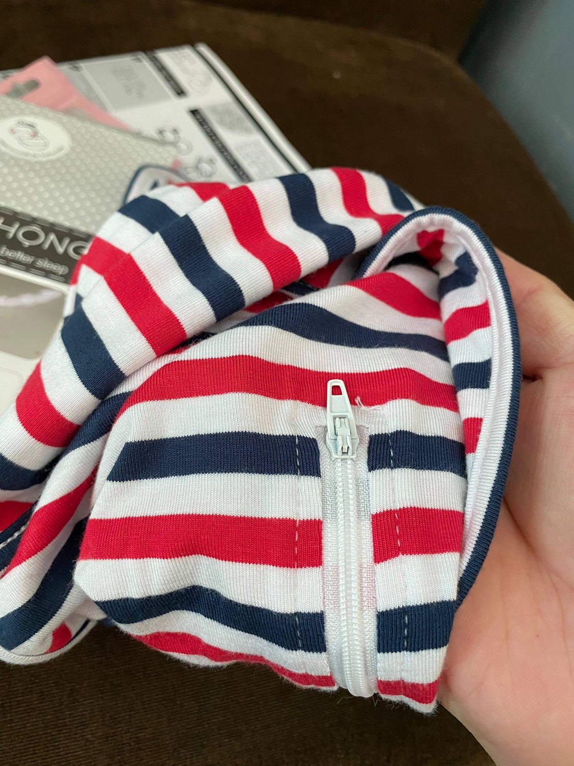 Mê chất nhộng này luôn! sờ mát mát! Đúng chất cotton lạnh. Bé nhà mình rất hợp tác, ko nghĩ mua chính hãng mà giá tốt ntn. Rất ủng hộ shop, sẽ giới thiệu mọi người.