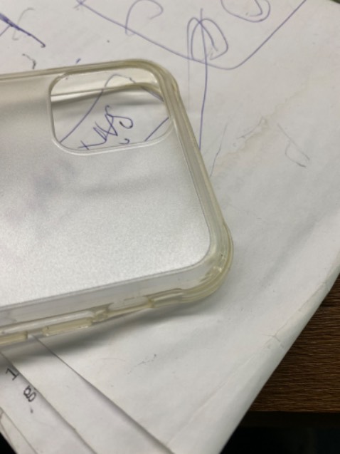 Ốp bị ố vàng, nhìn không đẹp như hình chụp trên tiki