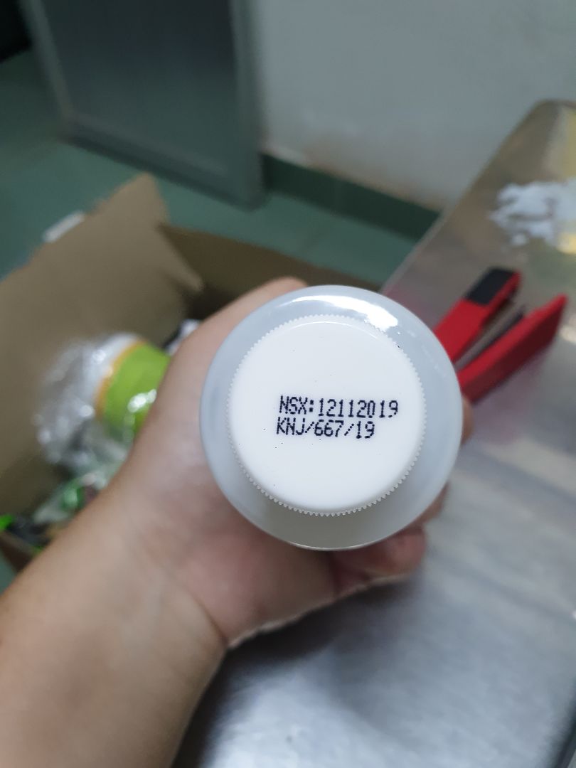 Mình mới nhận hàng nhưng chưa sử dụng, xem trên nhãn chai thì lại có 2 ngày sản xuất, 1 in mờ có dấu hiệu tẩy xóa trên thân chai NSX 16082018, 1 in rõ trên nắp chai NSX 12112019, hạn dùng là 2 năm nếu đúng theo trên thân chai thì sản phẩm này đã hết hạn! Mình mới nhận hàng nhưng chưa sử dụng, xem trên nhãn chai thì lại có 2 ngày sản xuất, 1 in mờ có dấu hiệu tẩy xóa trên thân chai NSX 16082018, 1 in rõ trên nắp chai NSX 12112019, hạn dùng là 2 năm nếu đúng theo trên thân chai thì sản phẩm này đã hết hạn!