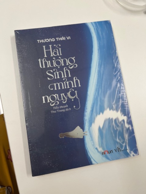 Giao hàng nhanh, chủ nhật đặt mà thứ hai đã giao rồi. Gói hàng ở tình trạng tốt, không bị móp méo chỗ nào cả, Sách thì có cuốn có bookcare, có cuốn không nhưng tất cả đều không bị trầy xước hay gì cả, giao đủ sách. Tiki làm việc rất năng suất nha về điểm này cho tiki hẳn 5 sao luôn.