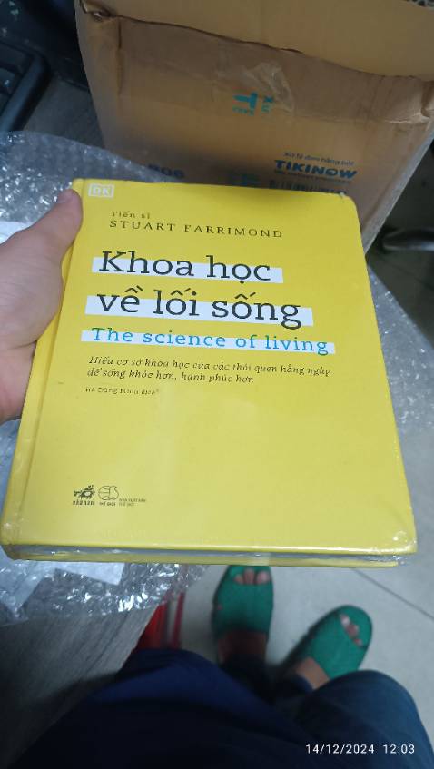 Sale nhiều, đợt nay giao chậm, sách bìa cứng bị mốp góp trên, sale nhiều + seal nên hài lòng