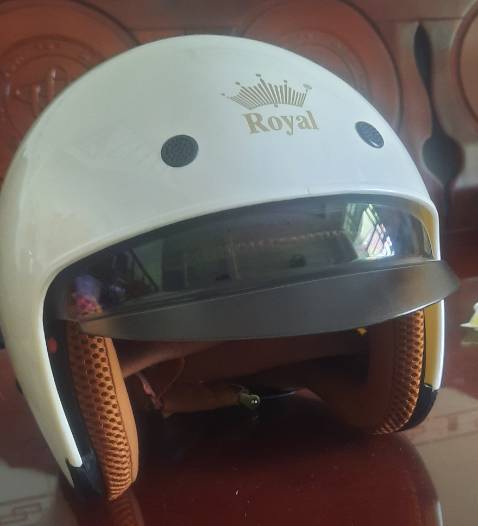 Nón đẹp, kính che giấu được, hạn chế bị trầy xước khi sử dụng