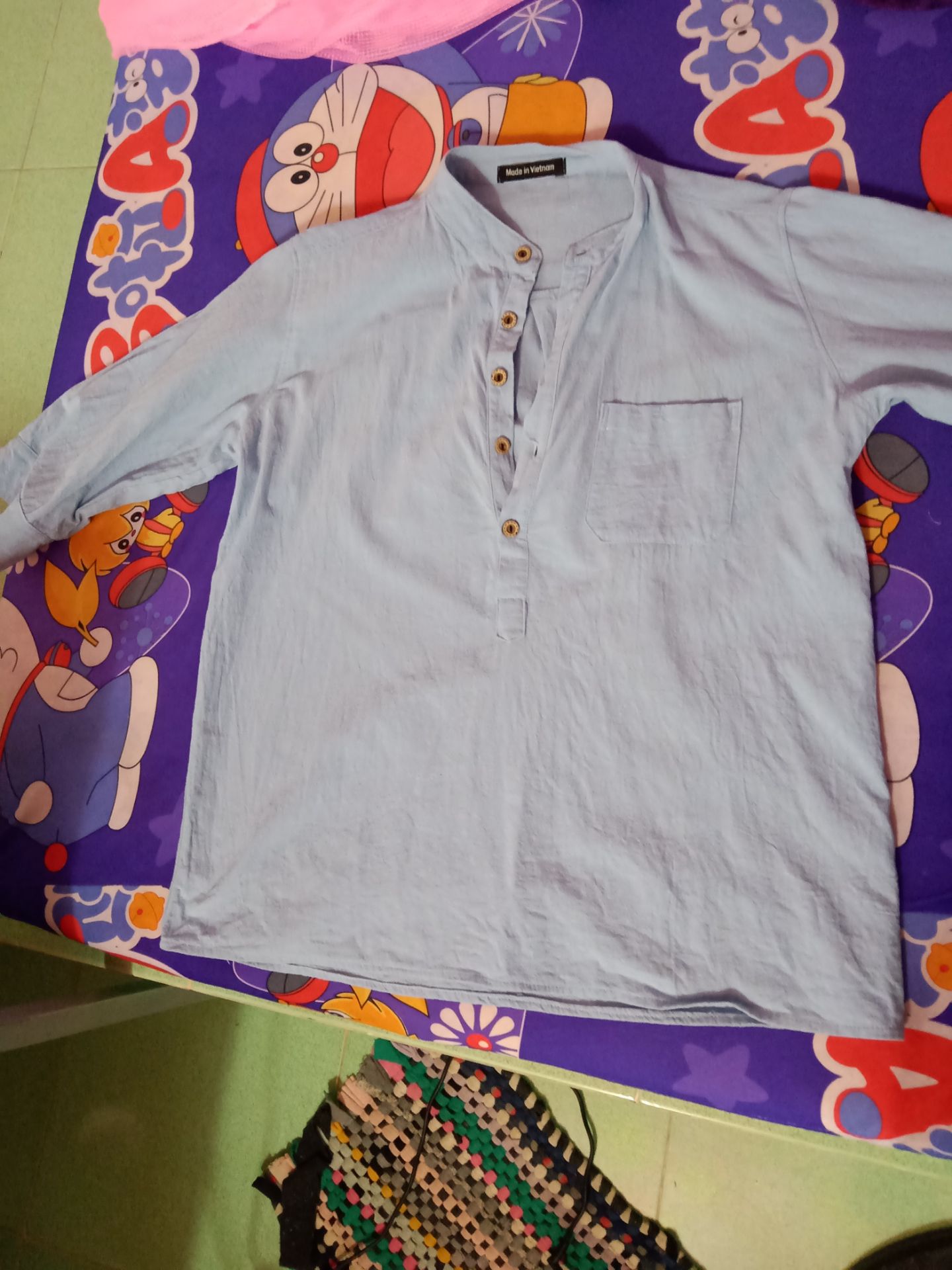 áo có như hình đâu. nhìn cái áo là mắc ói rồi. kêu áo đuôi tôm vậy mà đuôi tâm cái nỗi gì. nhìn cái phọt mặc vào không khác gì trùm bao bố áo có như hình đâu. nhìn cái áo là mắc ói rồi. kêu áo đuôi tôm vậy mà đuôi tâm cái nỗi gì. nhìn cái phọt mặc vào không khác gì trùm bao bố