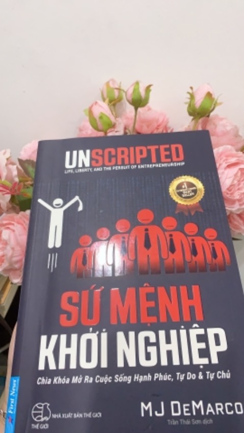 1 cuốn sách khai sáng tuyệt vời mà mình từng đọc 👍👍👍

Mua cả 2 cuốn “Triệu phú thần tốc” và “ sứ mệnh khởi nghiệp”-> 2 cuốn sách rất hay về khởi nghiệp. 

Tác giả sách MJ Demarco còn 1 cuốn sách thứ 3 là cuốn “The Great Rat Race Escape” xem trên các kênh review Youtube cũng rất hay nhưng tiếc là chưa có bản dịch tiếng việt 

Cảm ơn anh Trần Thái Sơn đã dịch 2 cuốn sách xuất sắc ❤️❤️❤️ ( hi vọng cuốn sách thứ 3 của tác giả sẽ sớm được dịch và bán tại VN  ạ) 🤩🤩🤩
Vote sách 100 sao ⭐️⭐️⭐️⭐️⭐️⭐️