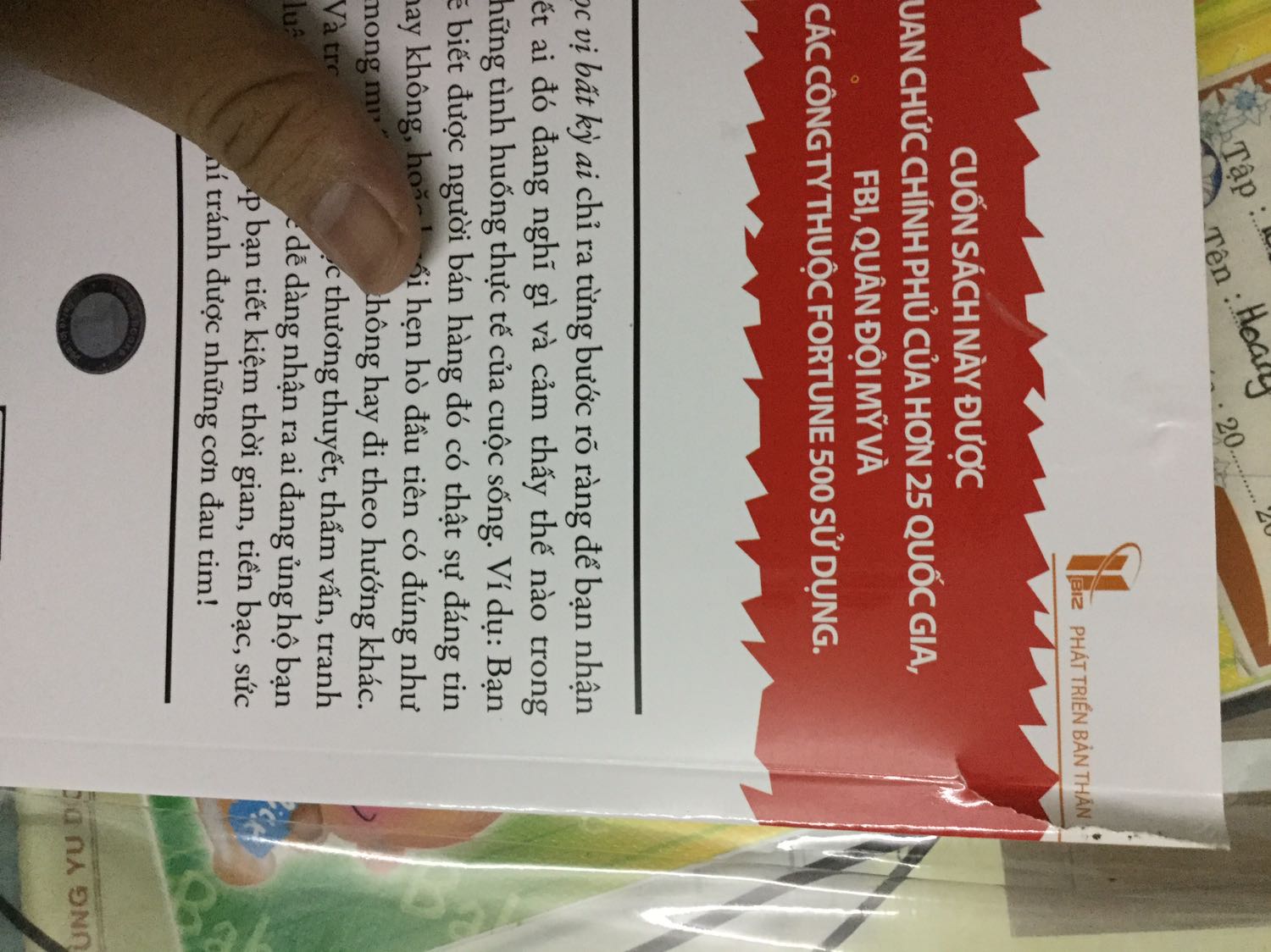 Thật sự rất không hài lòng với quyển sách này. Đã đặt hàng trên tiki biết bnh cuốn sách mà lần này quá thất vọng. Mới nhận hàng lúc sáng chưa kịp đọc lấy ra xem hình thức đã ntn này đây!!!
