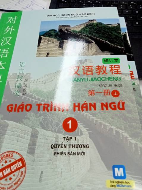 Sách bìa đẹp, chữ to, trình bày dễ học