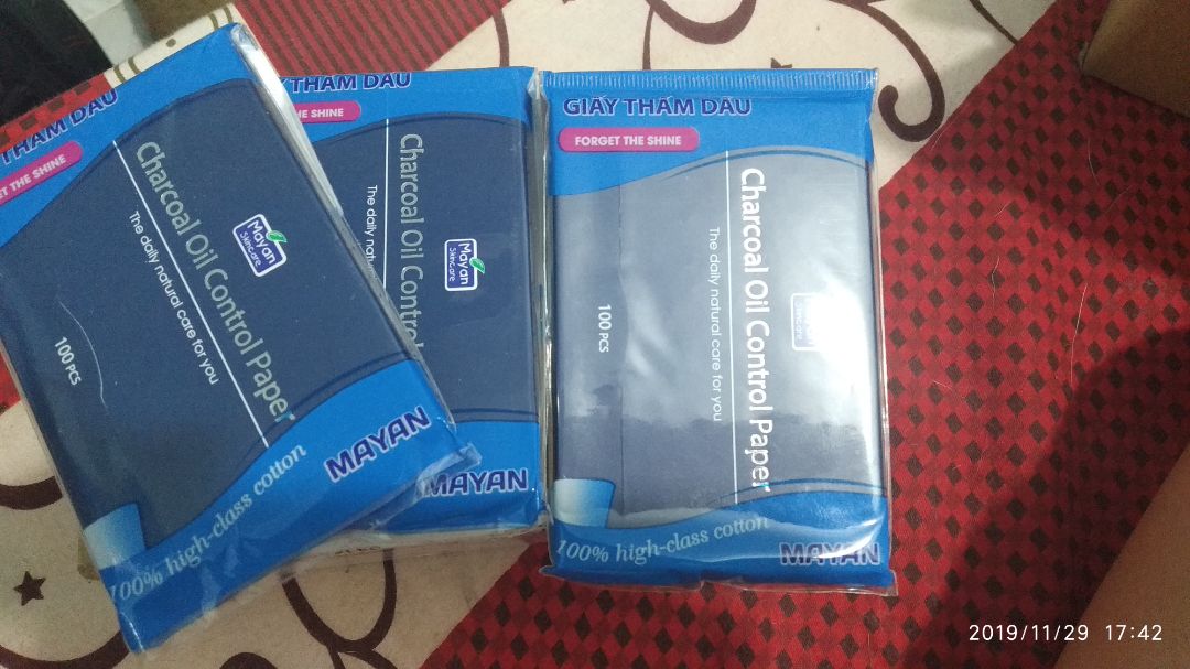 giao hàng nhanh, đặt hôm trước hôm sau giao rồi, sản phẩm đều mới cả, giấy cũng thấm hút dầu rất tốt, mình chỉ cần dùng 1 tờ là có thể thấm đc hết dầu rồi, nhưng mình thường dùng thêm 1 tờ nữa cho sạch dầu hoàn toàn. chất giấy dai, cũng k mỏng đến nỗi dễ rách như các bạn nói giao hàng nhanh, đặt hôm trước hôm sau giao rồi, sản phẩm đều mới cả, giấy cũng thấm hút dầu rất tốt, mình chỉ cần dùng 1 tờ là có thể thấm đc hết dầu rồi, nhưng mình thường dùng thêm 1 tờ nữa cho sạch dầu hoàn toàn. chất giấy dai, cũng k mỏng đến nỗi dễ rách như các bạn nói