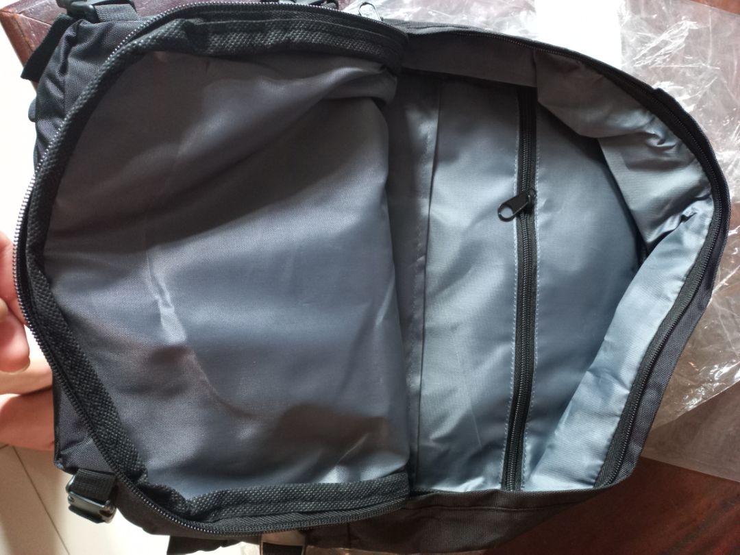 Đường may đẹp tuy nhiên dây đeo hơi mỏng.Nói chung với giá như này là ok