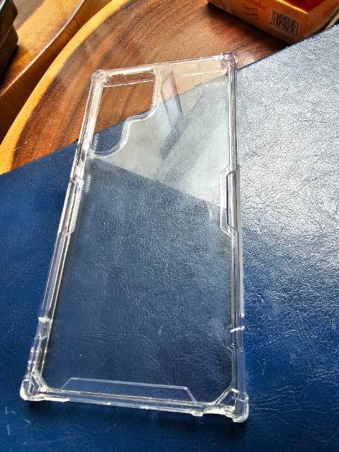 Ốp dẻo, mỏng, có 4 góc dầy bảo vệ góc tốt. Phù hợp với mấy màu máy độc để show màu :)))
