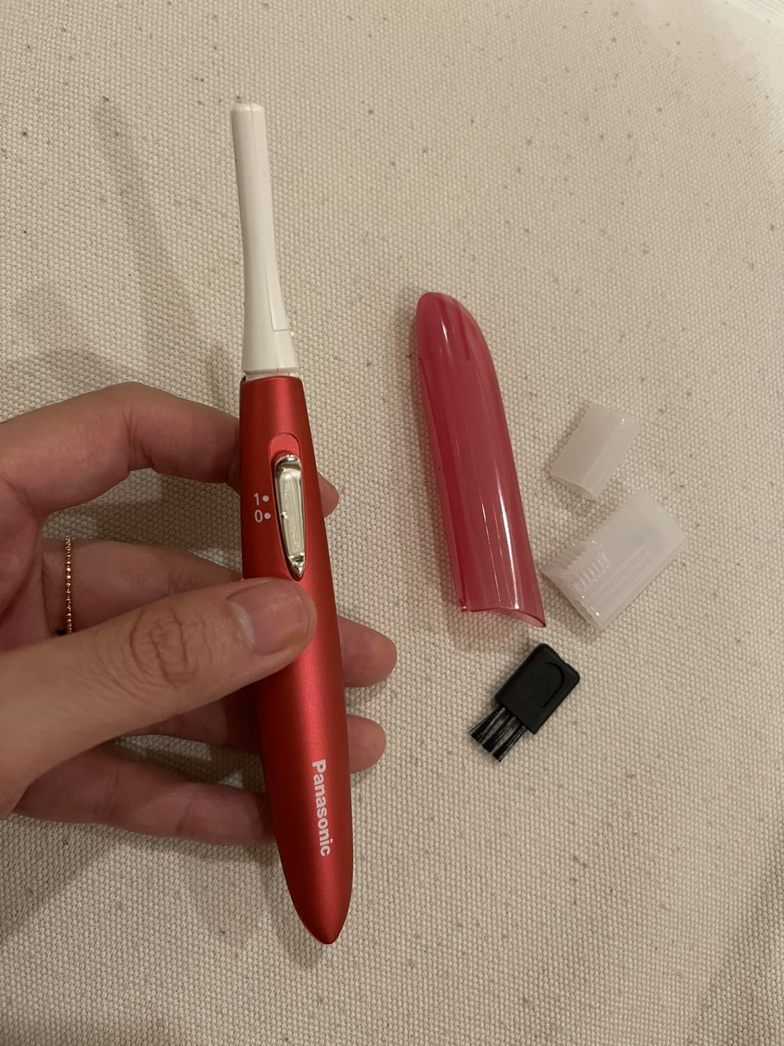 Tạm được do không bén bằng dao cạo bình thường và đối với lông ngắn và cứng thì cạo cũng khó và không sạch lông