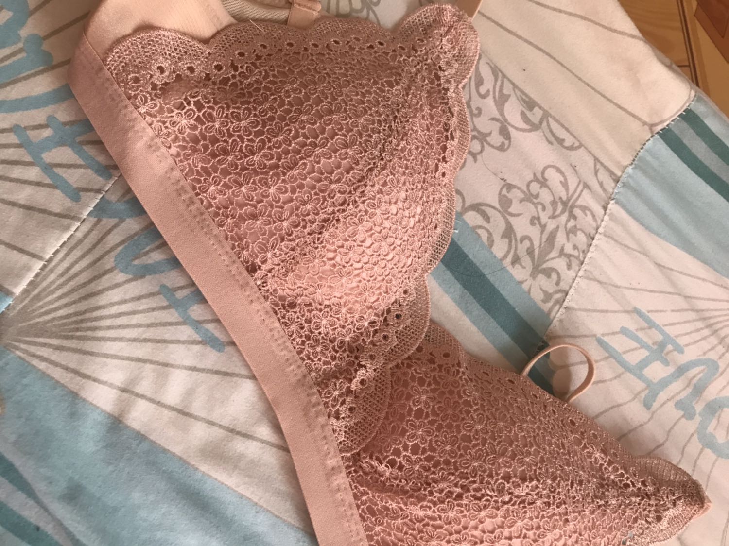 Mua nhầm size liên hệ cửa hàng, họ bảo kg hỗ trợ đổi hàng. Xem như bỏ cái áo, sẽ kg mua bất cứ sp nào của shop vì khách hàng kg có bất cứ quyền lợi gì ở đây