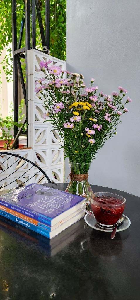 Chất liệu giấy kiểu cổ xưa, sách nhẹ. 
Bao bìa đẹp, đóng gói cẩn thận.